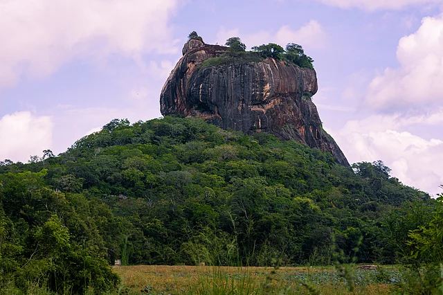 সিগিরিয়া লাওন রকের চারিপাশ থেকে ছবি (2)