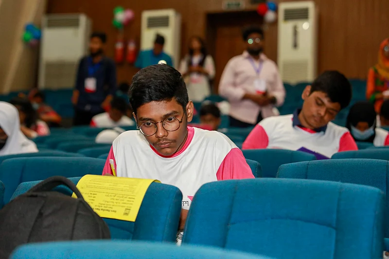 কুইজ প্রতিযোগিদের একাংশ