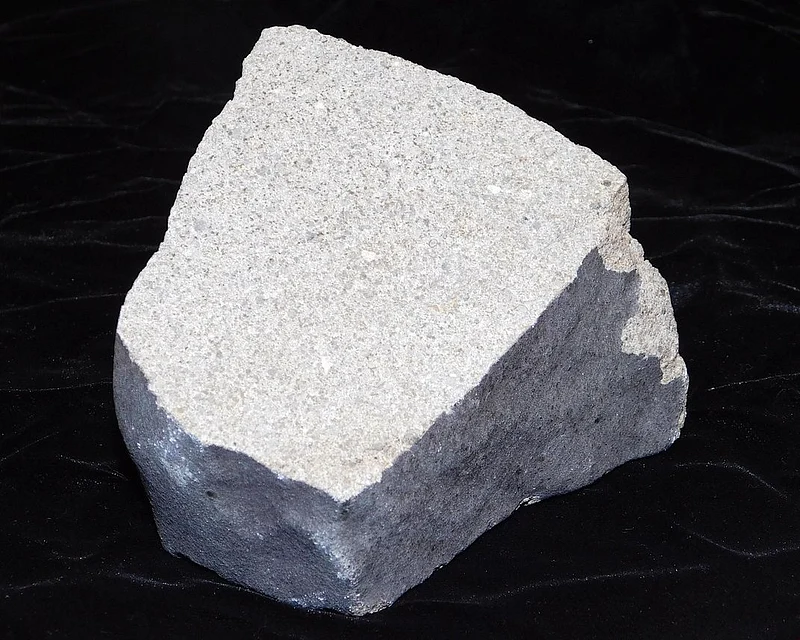 হজেস উল্কার ভাঙা খণ্ড, বর্তমানে রয়েছে যুক্তরাষ্ট্রের স্মিথসোনিয়ান’স ন্যাশনাল মিউজিয়াম অব ন্যাচারাল হিস্ট্রিতে