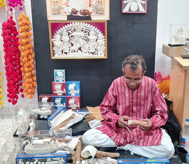 পশ্চিমবঙ্গের শোলাশিল্পী সমীর কুমার সাহা