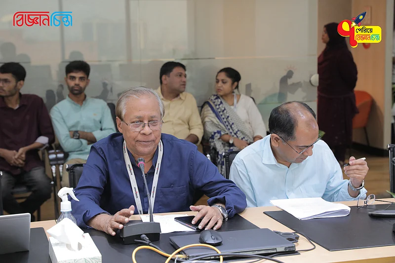 শুভেচ্ছা বক্তব্য রাখছেন বিজ্ঞানচিন্তার সম্পাদক আব্দুল কাইয়ুম