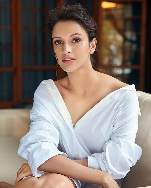 ন্যাচারাল সুন্দর ত্বক আর আকর্ষণীয় ফিগারে তৃপ্তি