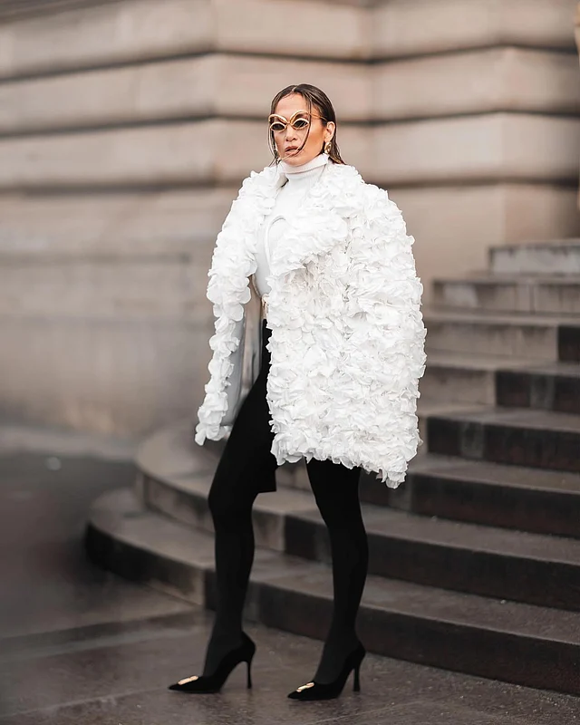 সব মিলে জেনিফার লোপেজের এই লুকটি স্ক্যাপারেল্লির সর্বকালের সেরা সৃজনগুলোর একটি হয়ে থাকবে