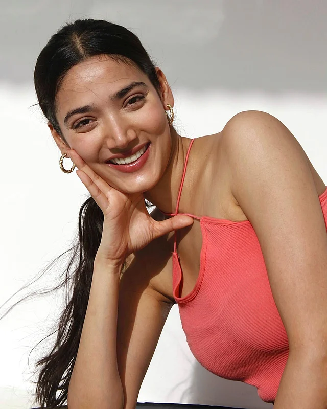 ত্বকের সুস্বাস্থ্য চোখে পড়ার মতো এই নবীন অভিনেত্রীর।