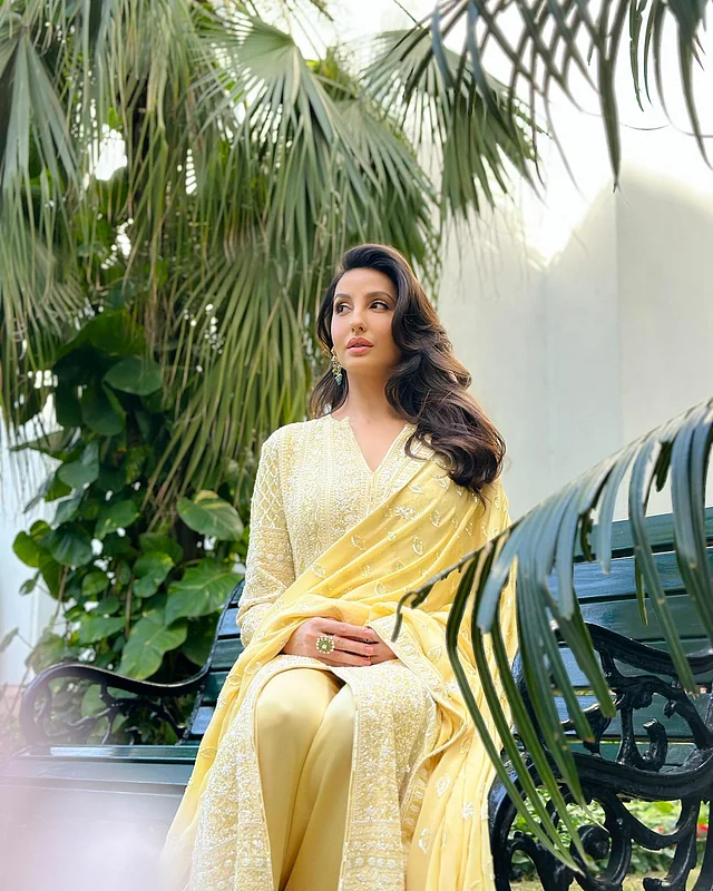 নরম হলুদ সালওয়ার কামিজে নোরা ফাতেহি।