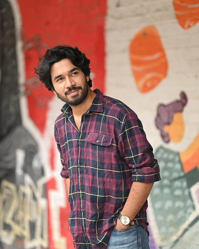খুব বেশি কিছু করতে না চাইলে খায়রুল বাশারের মতো এমন একটা দারুণ চেকশার্ট বেছে নিন সারাদিন পরার জন্য