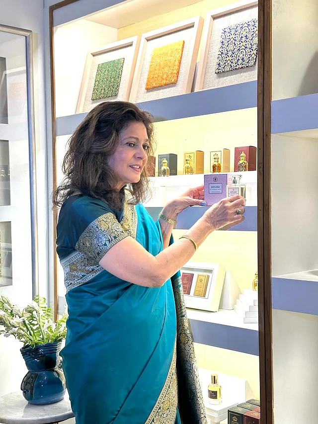 ইন্টারকন্টিনেন্টাল, ঢাকায় জোনাকির ফ্ল্যাগশিপ স্টোরে প্রতিষ্ঠানটির স্বত্বাধিকারী নাসরীন জামির