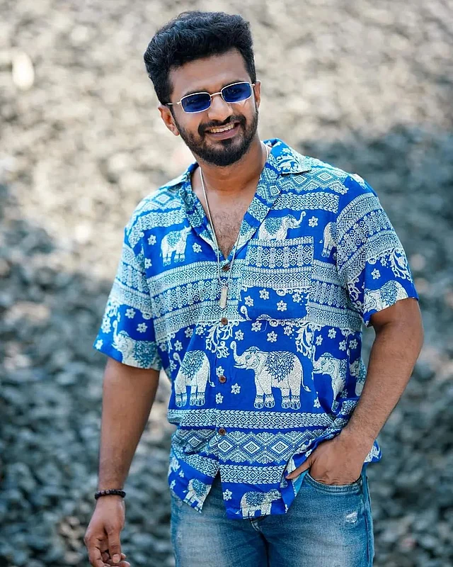 সবার প্রিয় অভিনেতা হয়ে ওঠা মুশফিক ফারহানের আরামদায়ক সামার ভাইবের এমন শার্ট ঘুরে বেড়াতে হতে পারে প্রথম পছন্দ।