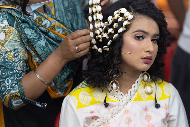 মাথায় কড়ির গয়না