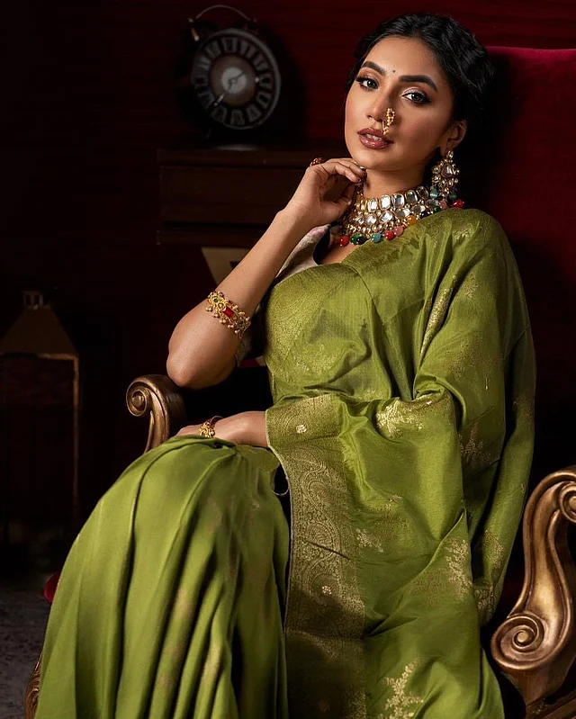সাজপোশাকে অত্যন্ত স্টাইলিশ সুনেরাহ
