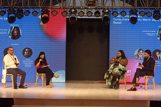 আলোচকরা বলেন বাংলাদেশের বয়নশিল্পের ঐতিহ্য ও সংস্কৃতি যেমন সমৃদ্ধ, বর্তমান খুচরা বাজার ততটা এগোতে পারেনি