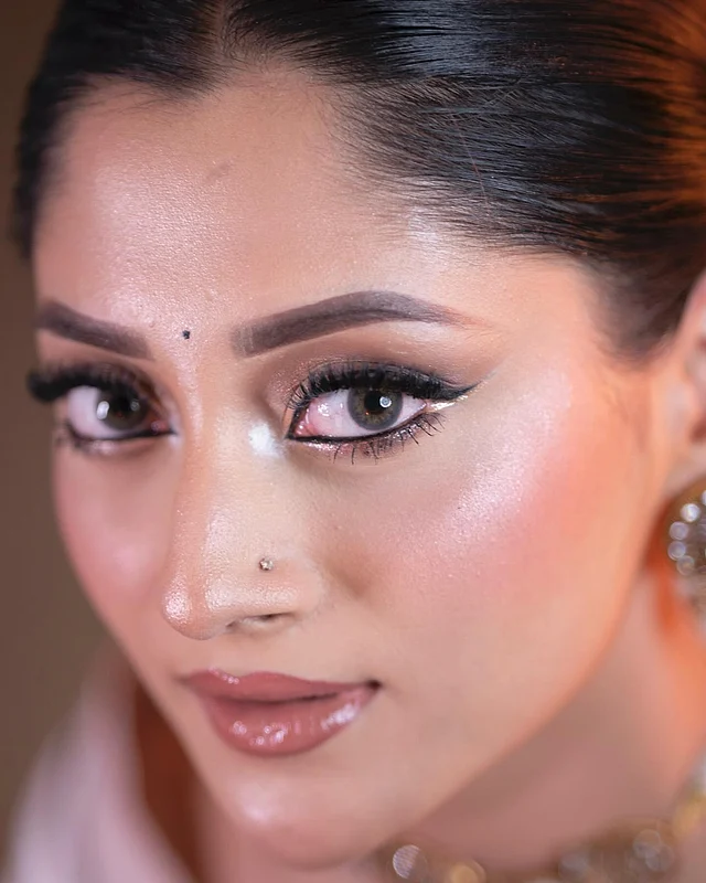 অপূর্ব সুন্দর গ্ল্যাম লুকে পূজা চেরী