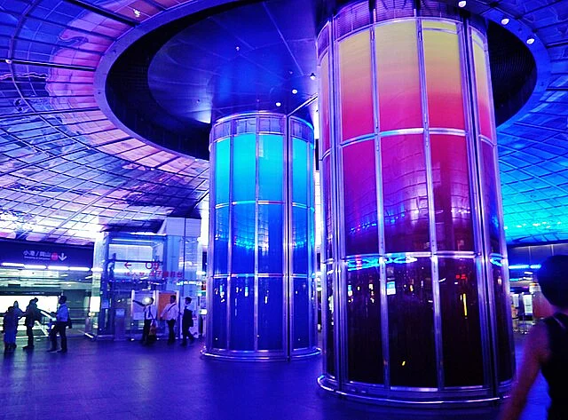 রঙিন গম্বুজ ও দারুণ ডিটেইলিং আছ এখানে