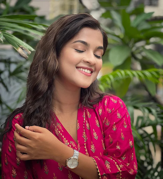 কৃত্রিমতার ভিড়ে সাদিয়া আয়মানের ন্যাচারাল লুক দর্শক ও ভক্তদের কাছে পরম আরাধ্য