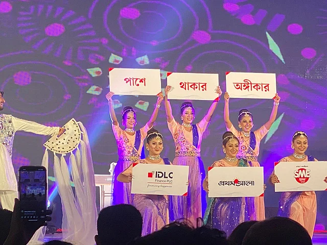 আইডিএলসি - এসএমই থিম সঙ্গীতের তালে তালে নৃত্য পরিবেশন করে সোহাগ ড্যান্স ট্রুপ
