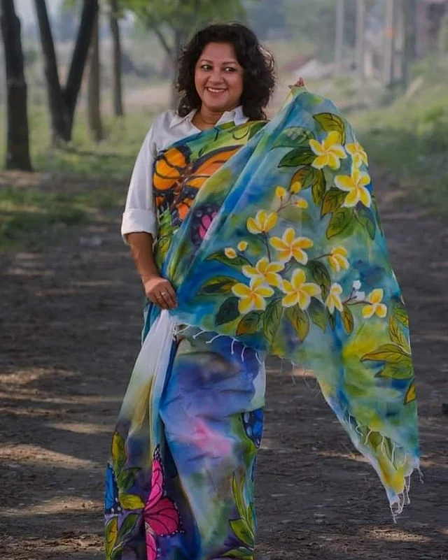 বৈচিত্র্যময় নকশার শাড়িটি পূজার সাজপোশাকে আনবে আলাদা আমেজ