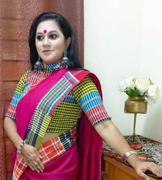 গামছা ফেব্রিকের ব্যবহার লক্ষ্য করা যায় সাজোর শাড়িতে