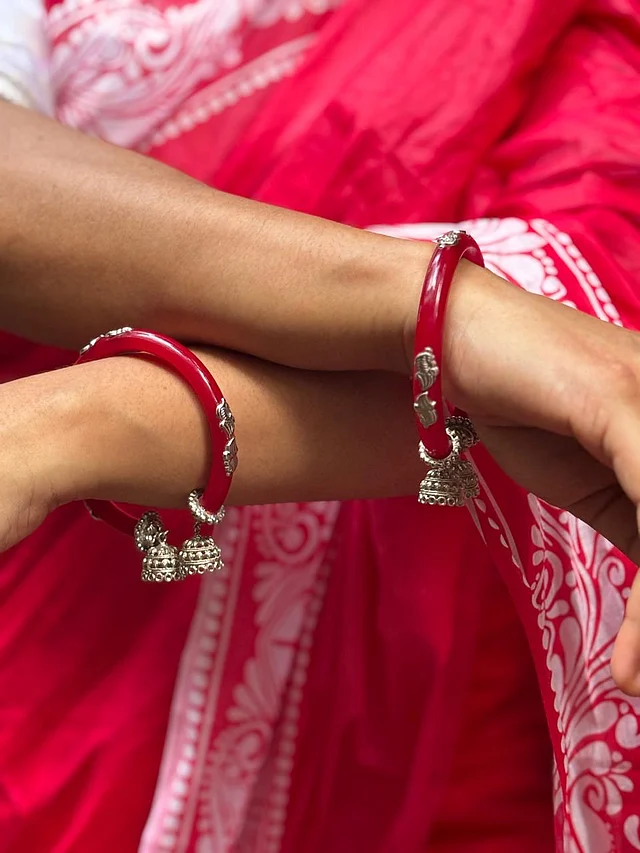 এখন পলার ব্যবহার অনেকটাই সর্বজনীন হয়ে উঠেছে