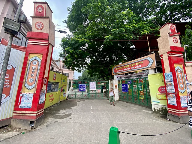 ঢাকেশ্বরী মন্দিরের মূল ফটক