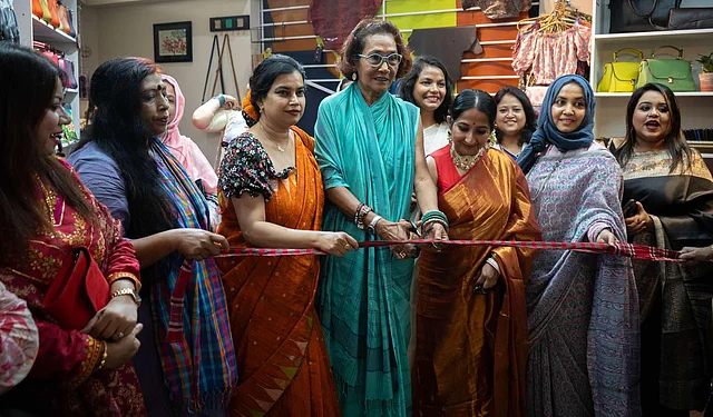 উপস্থিত ছিলেন বিশিষ্ট ফ্যাশন ডিজাইনার বিবি রাসেল