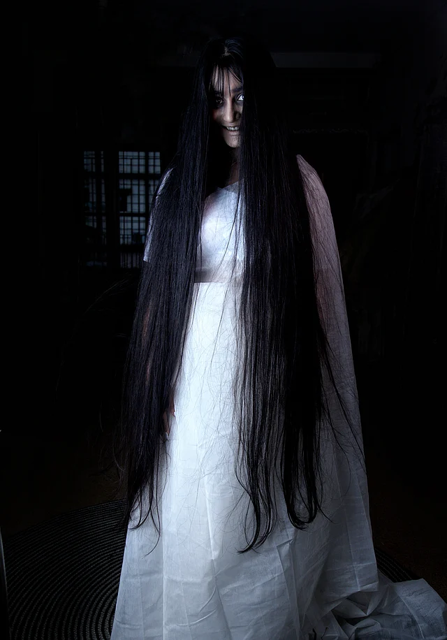 কোনোভাবেই যেন ওর চোখে চোখ রাখবেন না। শীতল মৃত্যুর হাতছানি ছাড়া সেখানে কিছুই নেই।