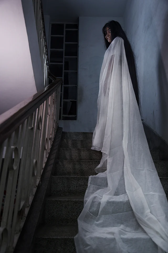 নিশি নিজেও যেন স্বাভাবিকের একটু বেশিই দীর্ঘাঙ্গী