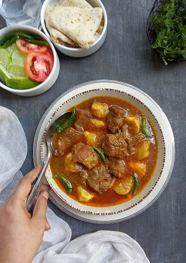 মাংস দিয়ে মেটে আলু