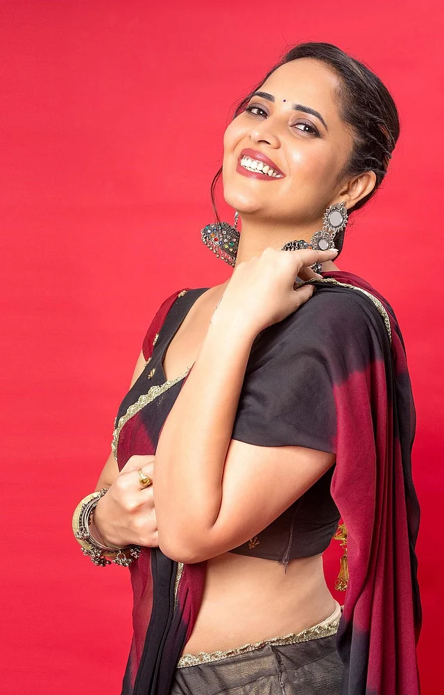 এই দক্ষিণি সুন্দরী গতবছর চল্লিশে পা দিয়েছেন। শাড়ি পরতে ভালোবাসেন তিনি