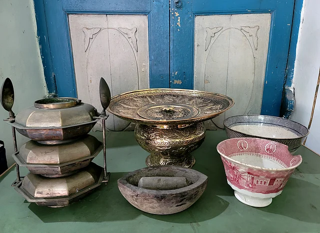 পুরোনো তৈজসপত্র