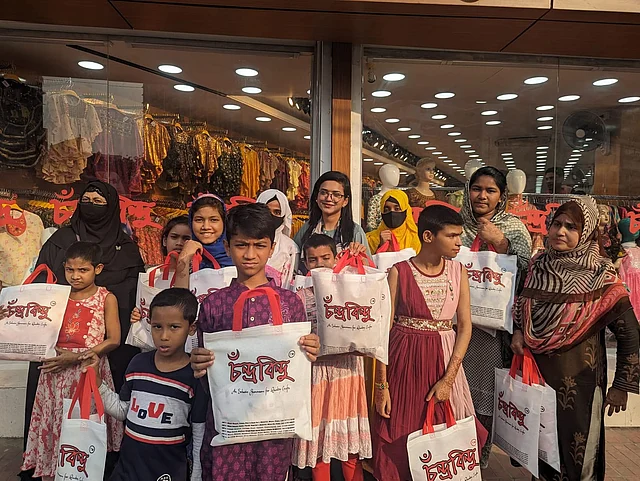 মানুষের পাশে দাঁড়ায় ক্যাফেটি বিভিন্নভাবে