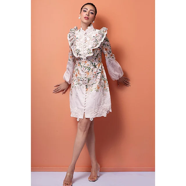 মিমের পরনে অস্ট্রেলিয়ান বিলাসবহুল ব্র্যান্ড জিমারমেনের মিনি ড্রেস।