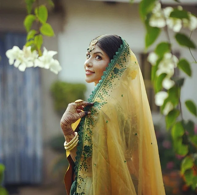 এখানে তাঁকে দেখা যাচ্ছে রিফ্রেশিং ব্রাইডাল লুকে