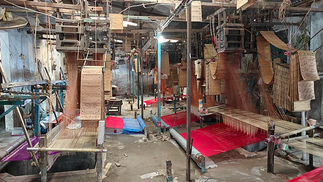 তাঁত আছে কারিগর নেই