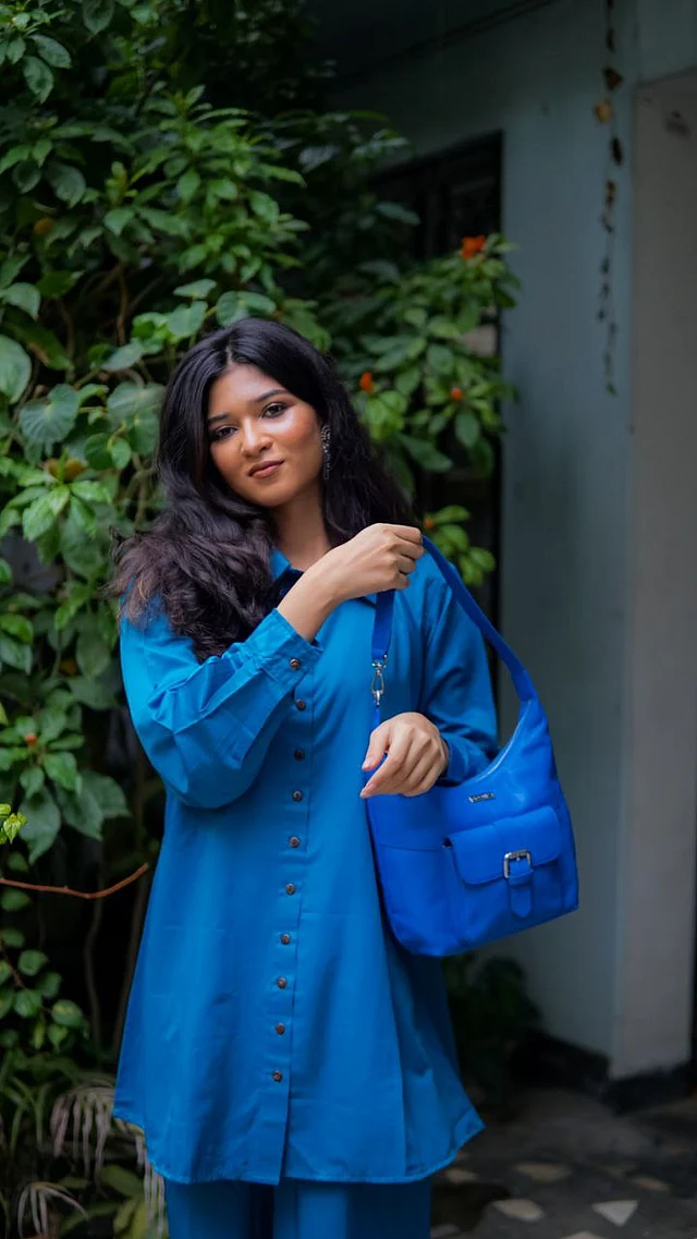 মনোক্রোম ফ্যাশনে তাক লাগিয়ে দিতে পারেন একরঙা কো অর্ডসের সঙ্গে ম্যাচিং ব্যাগ নিয়ে