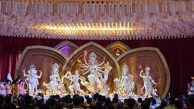 কেবল নান্দনিকতা নয়, সচেতন ভাবনাও এখানে প্রাধান্য পেয়েছে