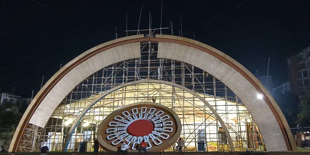 আস্তে আস্তে রূপ পরিগ্রহ করেছে