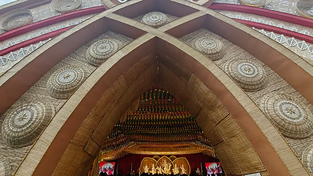 নির্মিত হয়েছে পরিবেশবান্ধব উপকরণে