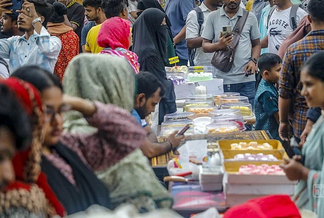কেন নাভিশ্বাস ওঠা গরমে গলে যায় না কেকের লেয়ারে লেয়ারে আর ওপরে দেওয়া ভুরি ভুরি ক্রিম