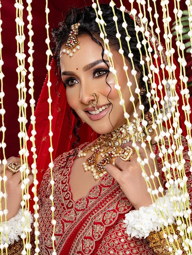 গ্ল্যাম মেকওভারের স্মুদ ফিনিশ একেবারে নিখুঁত যাকে বলে