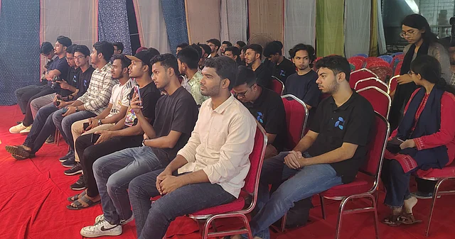 দিনভর অনুষ্ঠানে তরুণদের উপস্থিতি ছিল উল্লেখযোগ্য