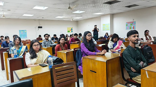 অনুষ্ঠানে উপস্থিতি ছিল উল্লেখযোগ্য