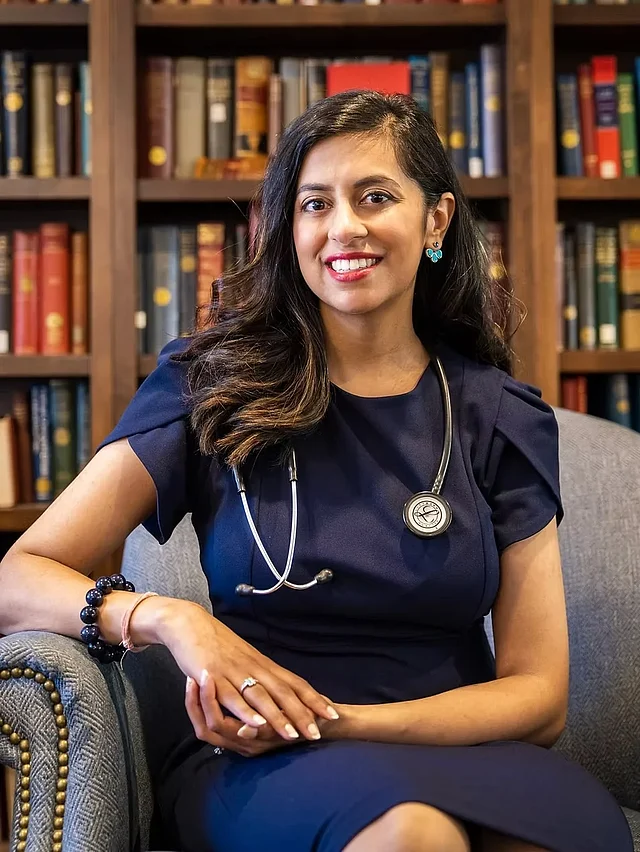 হার্ভার্ড মেডিকেল স্কুলের বিজ্ঞানী ও ওয়াশিংটন পোস্টের কলামিস্ট ড. ত্রিশা পাশরিচা