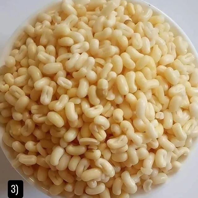 ভিজিয়ে রাখলে সাদা হয়ে যায় মথ ডাল