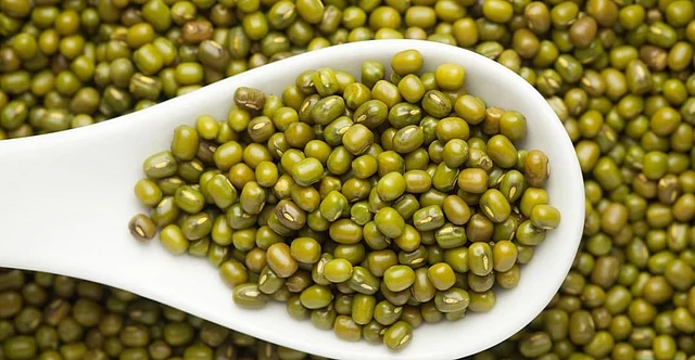 এটি খোসাসহ আস্ত মুগ ডাল