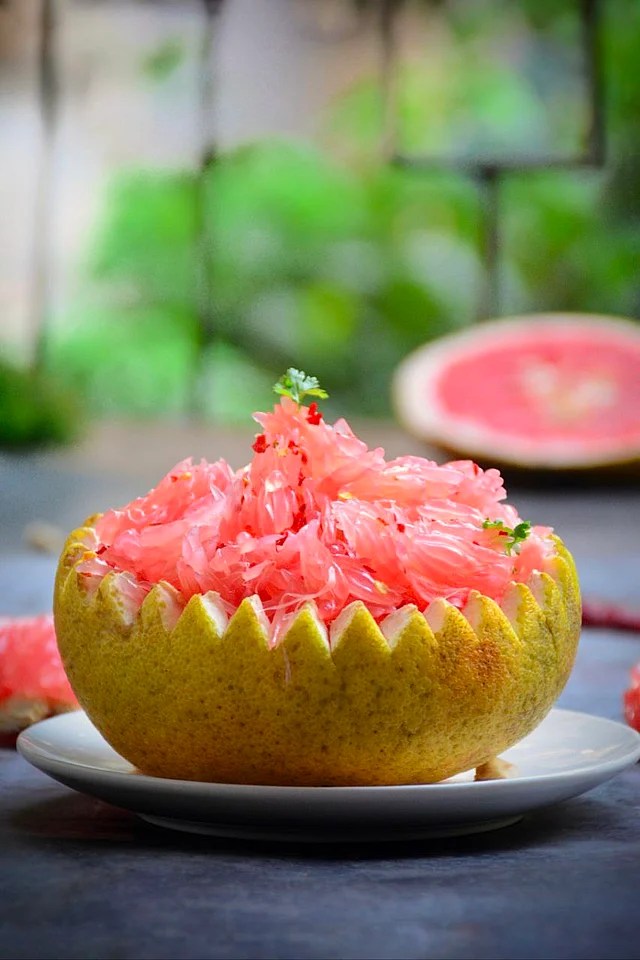 বেশ লালচে আভা আভা গোলাপি রঙের হয় জাম্বুরা