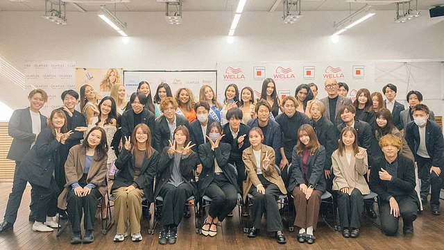 স্পনসর ভিজিট ডে-তে জেসিয়া অন্য প্রতিনিধিদের সঙ্গে।