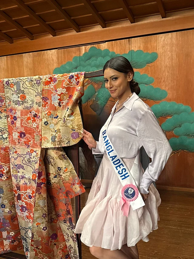 জাপানি ঐতিহ্যবাহী সংস্কৃতির অভিজ্ঞতা নিয়েছেন এদিন জেসিয়া।