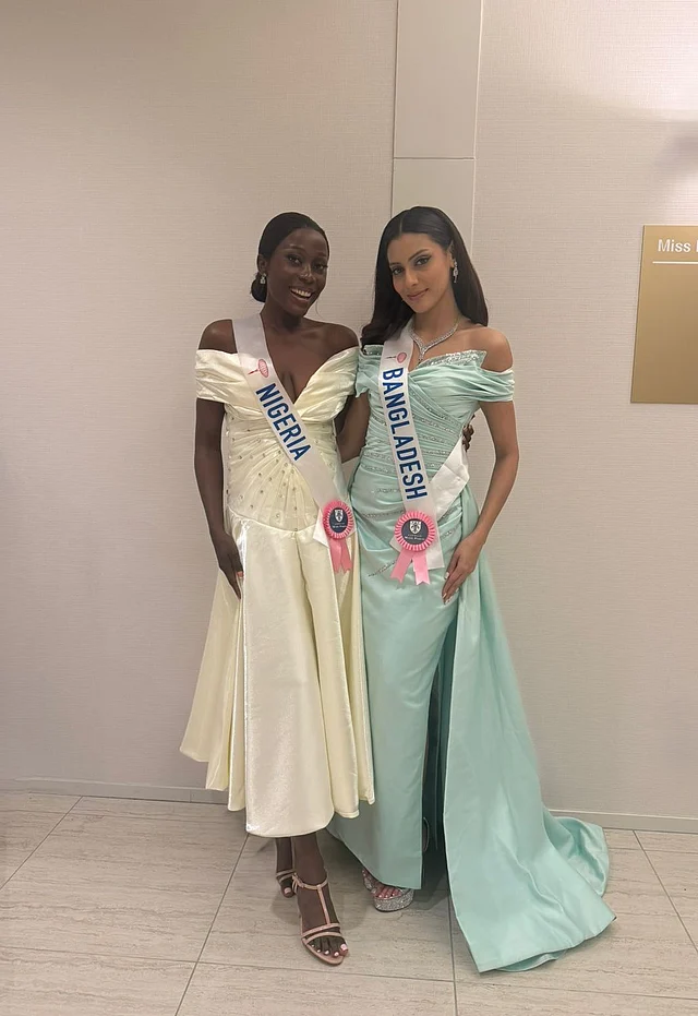 মিস ইন্টারন্যাশনাল নাইজেরিয়ার সঙ্গে ক্যামেরায় ধরা দিয়েছেন মিস ইন্টারন্যাশনাল বাংলাদেশ।