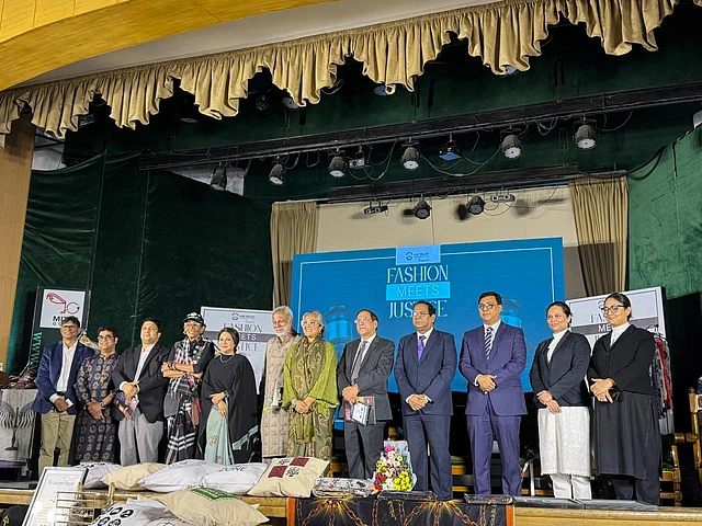 অনুষ্ঠানে অতিথিরা