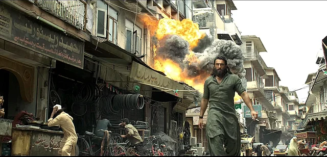 এখানে সৌন্দর্য মানে নিখুঁত নয় বরং বেঁচে থাকার চিহ্নই সৌন্দর্য